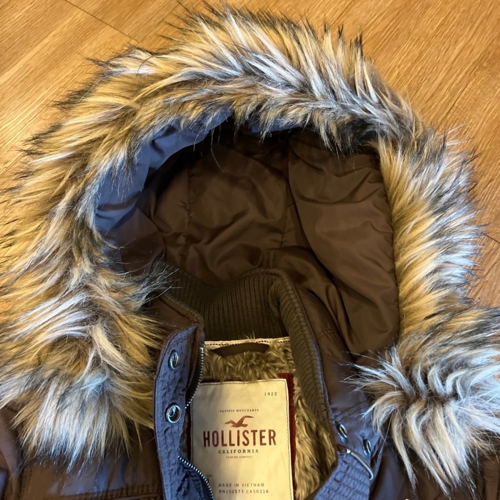 i’m looking for the Hollister Chocolate FUR HOOD ONLY - DO NOT BUY